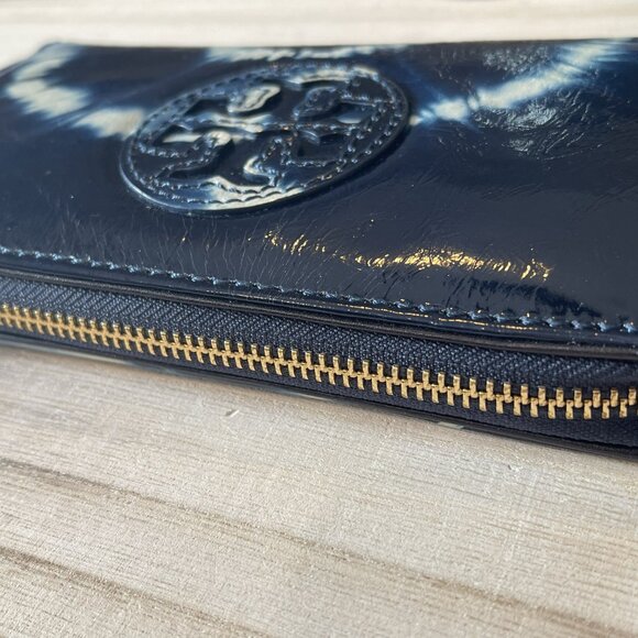 Tory Burch Tie Dye Continental Wallet - Picture 10 of 10